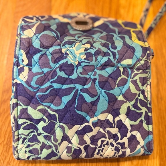 Vera Bradley Katalina Blues Quilted Wristlet Turnlock Wallet – EUC - Picture 4 of 5
